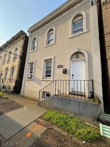 215 Macarthur Ave #2