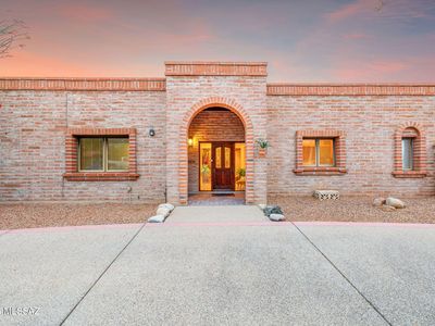 991 E Calle Mariposa