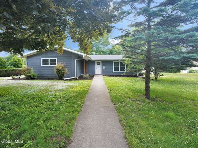 106 E Berkley Square