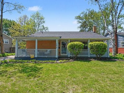 1615 Saunders Cres