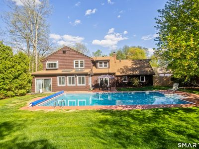 10 Cliffmount Drive