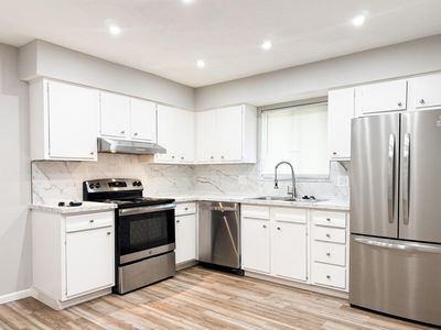 1826-1828 Bairsford Dr