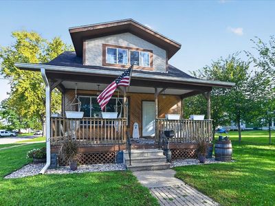 402 E Main St