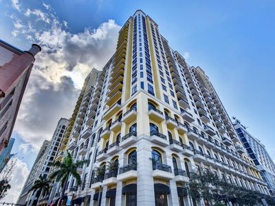 701 S Olive Avenue #1206