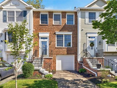 32 Jordache Ln