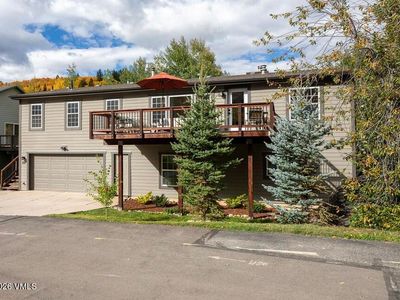 1011 Mountain Dr