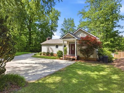Property at 633 N Lake Dr, Salem, SC