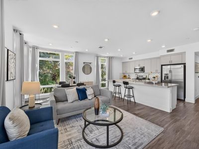 5925 Charlotte Dr Unit 201