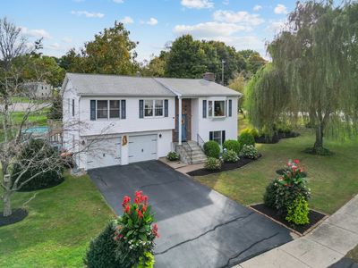 Property at 8 Oriole Dr, Feeding Hills, MA