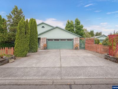 235 SE Dove Dr