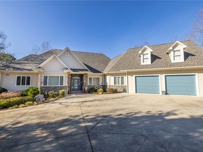140 Westlake Dr
