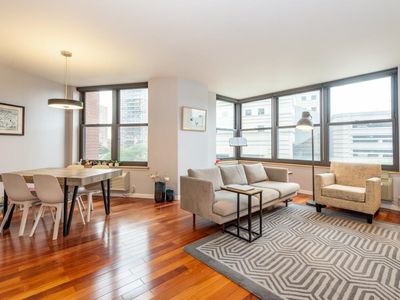 102 Christopher Columbus Dr APT 401