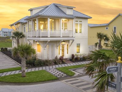 700 Sunrise Ave