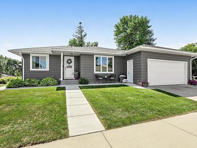 211 Cedar Ave S