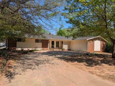 714 W Lakeshore Dr