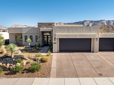 1392 W Canyon Tree Dr