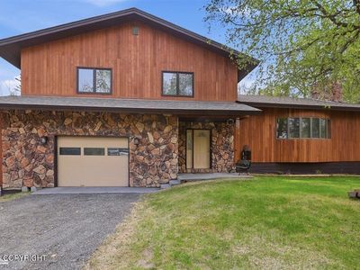 5220 Swallow Dr