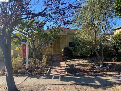 2814 Roosevelt Ave