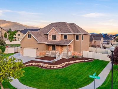 2733 S Bellflower Cir