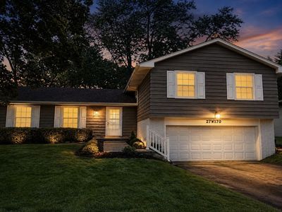 Property at 27W170 Fleming Dr, Winfield, IL