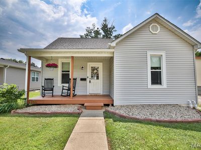 Property at 911 Highland St, Edwardsville, IL