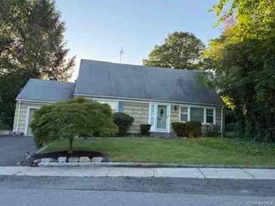 Property at 31 Glenwood Road, Glen Head, NY