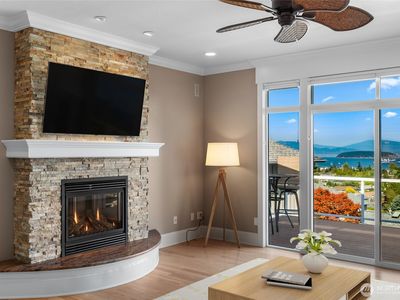 3907 Ridgetop