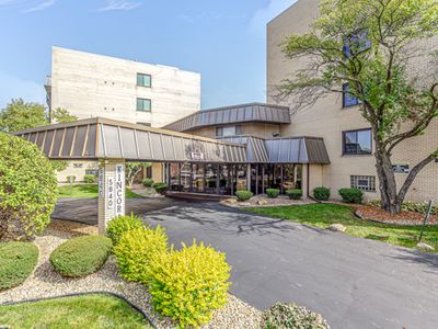5840 W 104th St APT 214