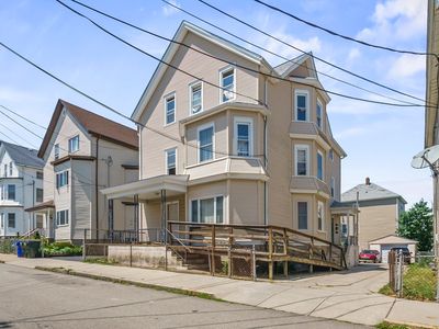 82 Snell St