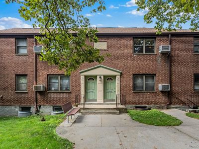58 09 246th Crescent upper unit