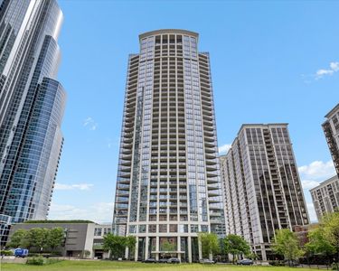 1235 S Prairie Ave APT 2709