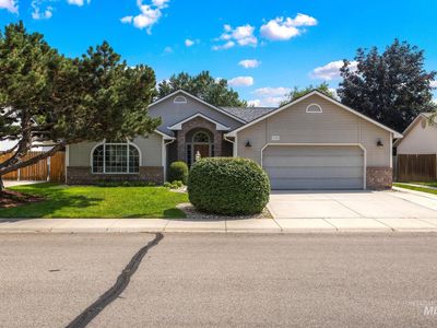 2305 E Chateau Dr
