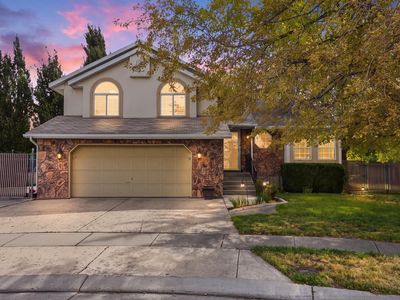 1041 W Covewood Pl