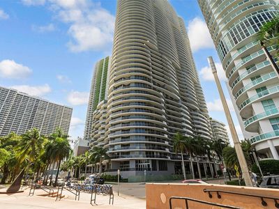 488 NE 18th St Unit 3903