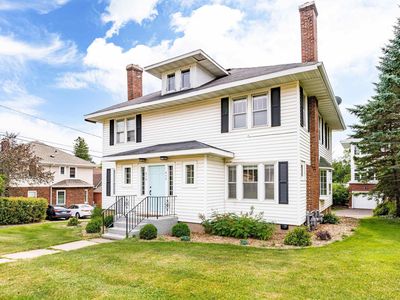 215 & 217 N 24th Ave E