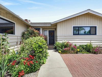 251 La Mesa Dr