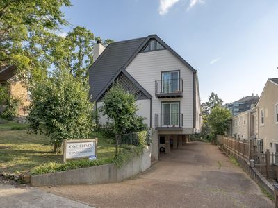 111 33rd Ave S APT 203