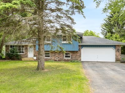 29W459 Lee Rd
