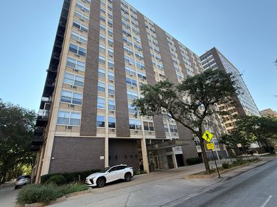 3033 N Sheridan Rd APT 403