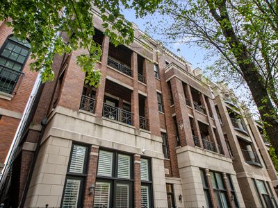 3346 N Southport Ave APT 4S