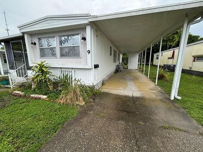 9 Poinsettia Dr