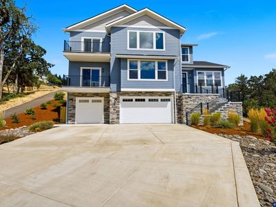 3306 SW Badger Pl