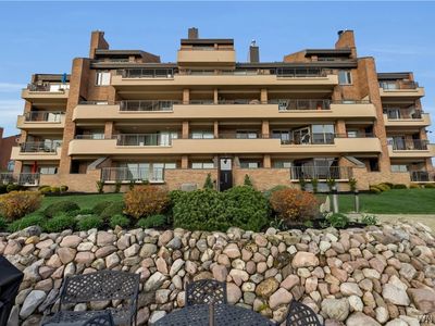 40 Waterfront Cir #401