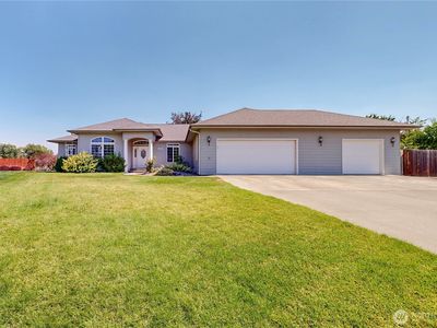 1916 SE Clover Court