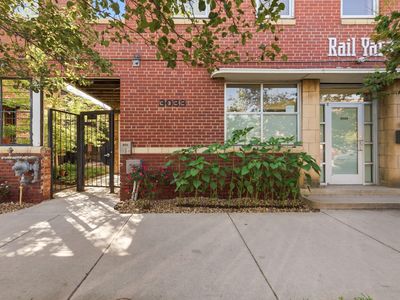 3033 Blake St #112