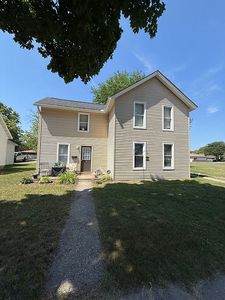 215 2nd Ave