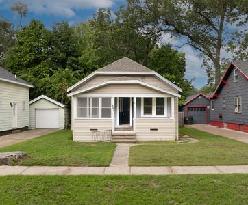 942 Ada Ave