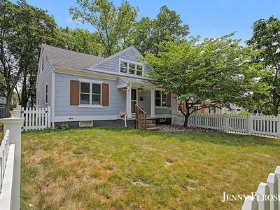 1044 Breton Rd SE