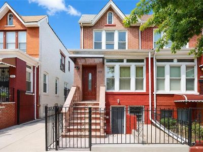 240 E 56th St