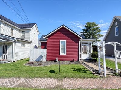 210 S 4th St